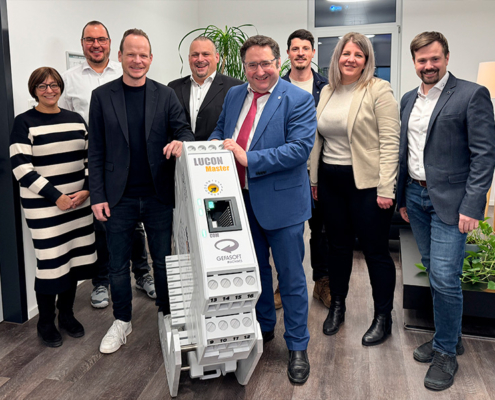 Geschäftsführung und Mitarbeitende von GEFASOFT beim Besuch von Staatssekretär Tobias Gotthardt und Bayern International am Standort Regensburg